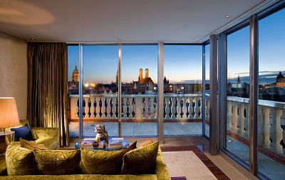 GAZİOSMANPAŞADA BÖCEK İLAÇLAMA YAPANLAR